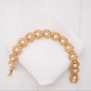 Vintage 1960 gold faux pearl floral chain bracelet